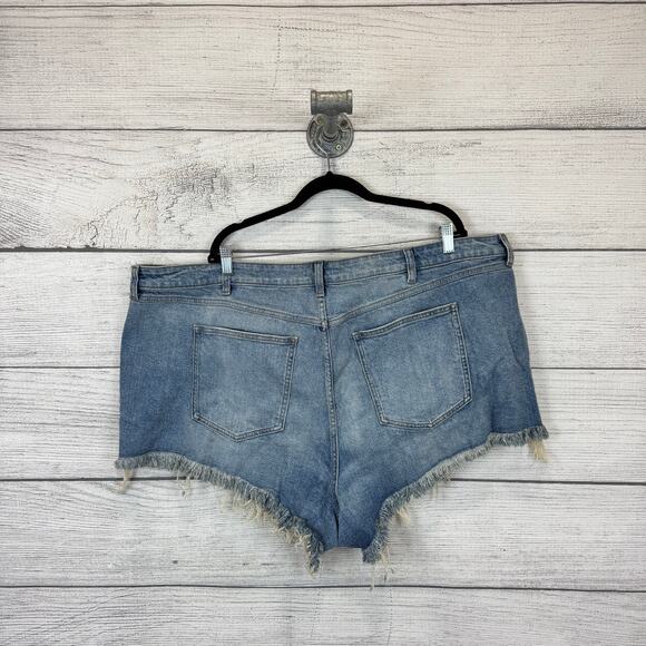 Torrid Festi Plus Size Ultra High Rise Cheeky Fray Hem Denim Shorts Size 26 - Picture 5 of 6